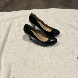 Nine West Black pumps